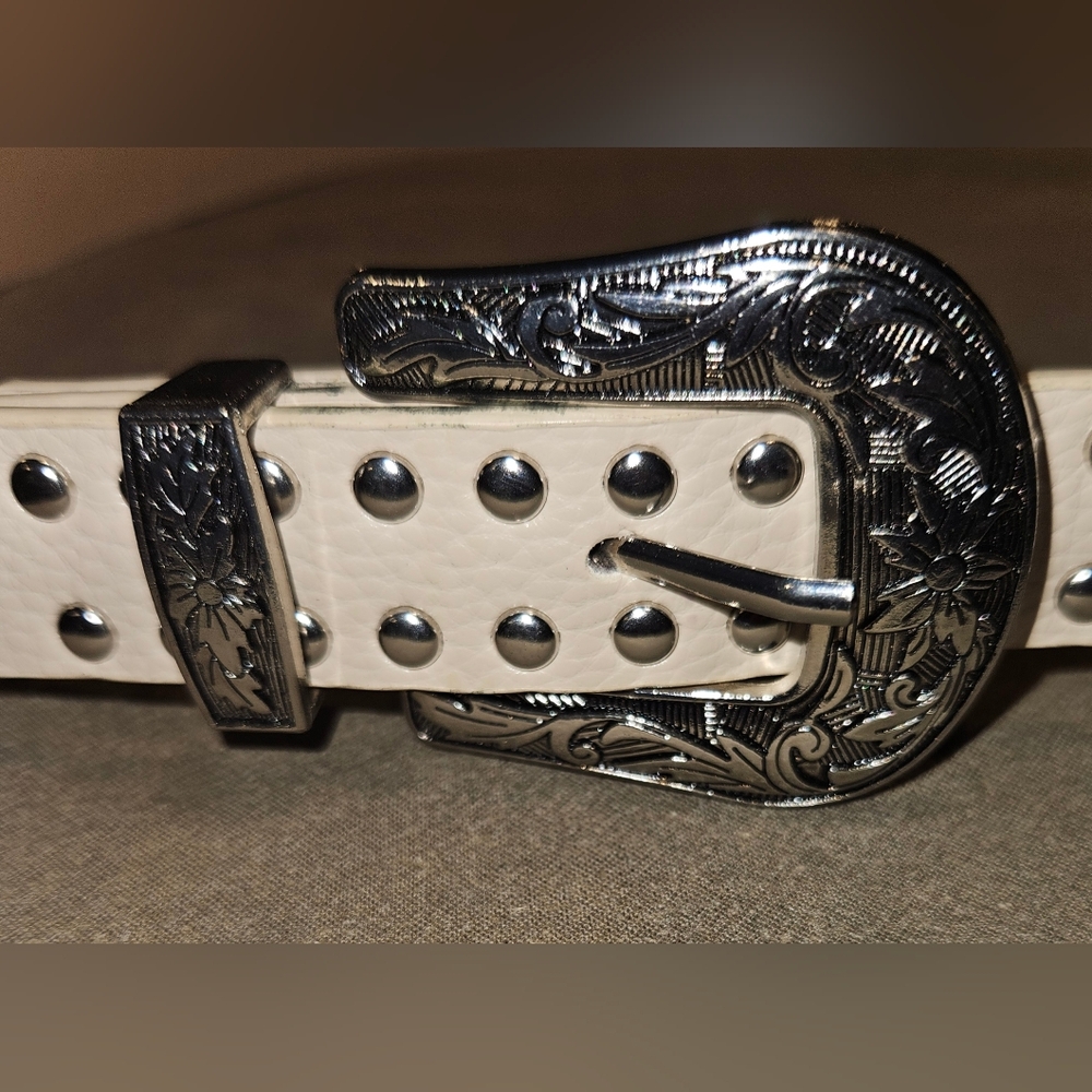 Source Unknown Cream Belt with Silver Accents